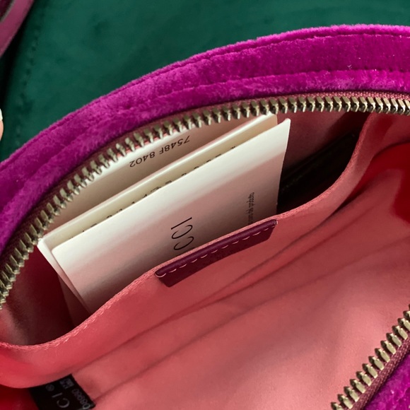 LIKE NEW GG Marmont Velvet Matelassé Belt Bag - Picture 5 of 10